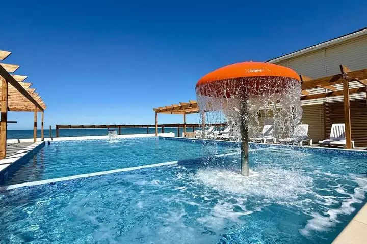 Голубое море